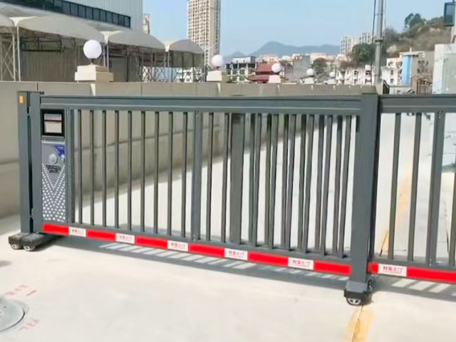 늄T